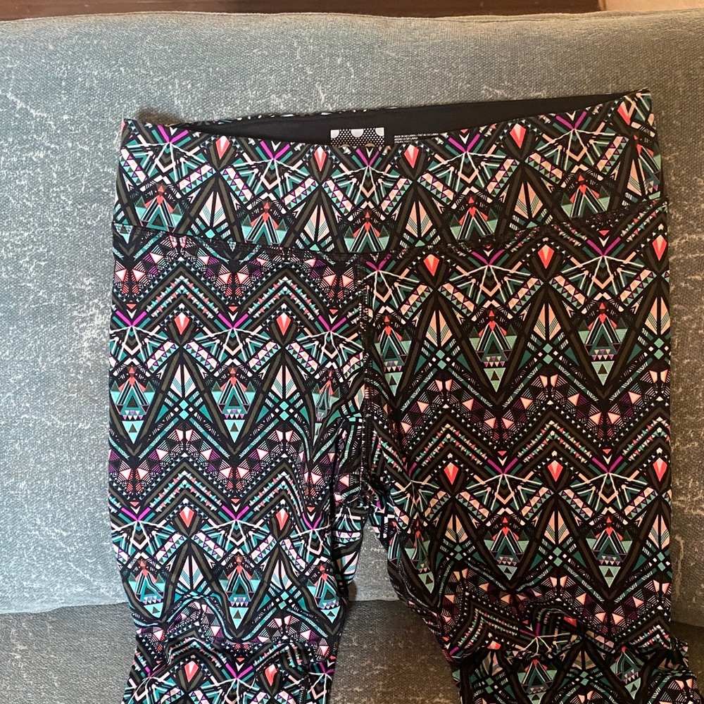 Victoria's Secret PINK Ultimate Black and White Leggings